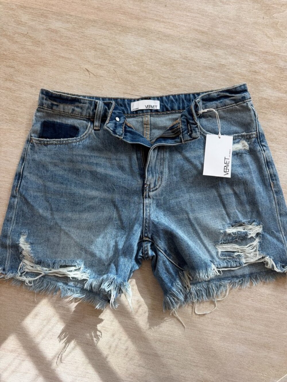 NWT Vervet Distressed Denim Shorts Size Large Raw Hem High Rise